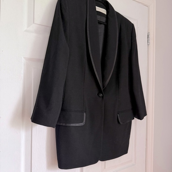 Vintage 1980s black wool blazer with luxe details - size Small (S) - Picture 2 of 5